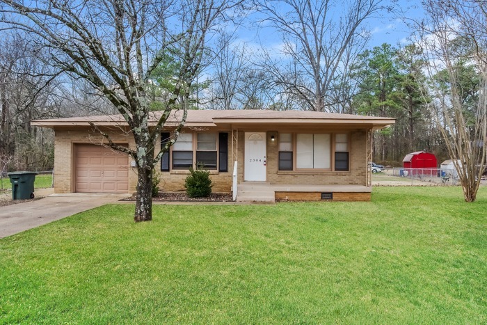 Primary Photo - Captivating Home in Huntsville!