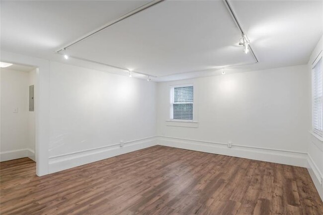 Foto del edificio - 1181 Fairview Rd NE
