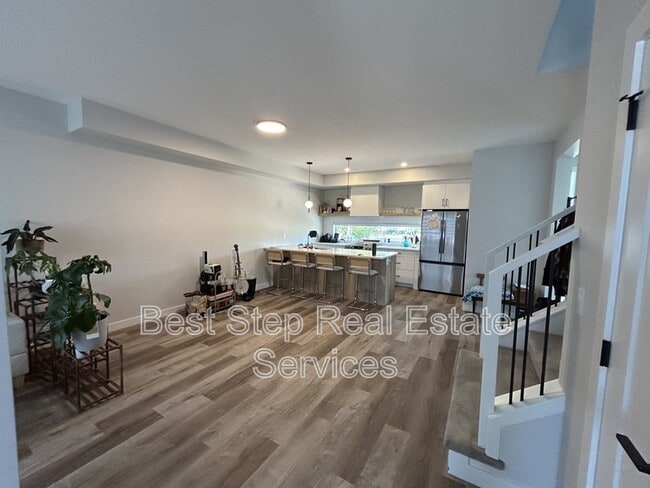 Photo du bâtiment - 8313-8376 76 Ave NW