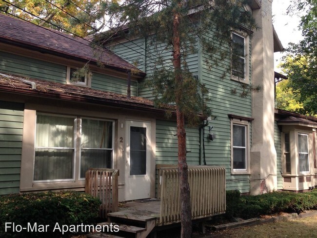 Foto del edificio - 1 br, 1 bath Room For Rent - 121 N. Normal