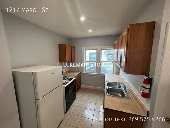 Foto del edificio - 1217 March St