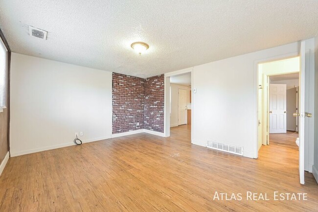 Building Photo - 235 S Meade St