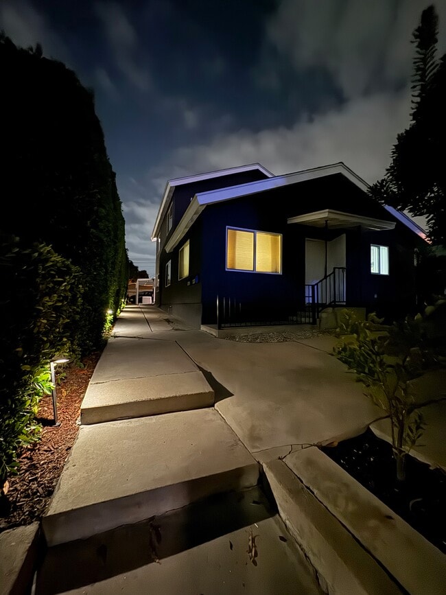 Front Night - 3019 Chaucer St