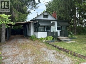 Building Photo - 3852 Roxborough Ave