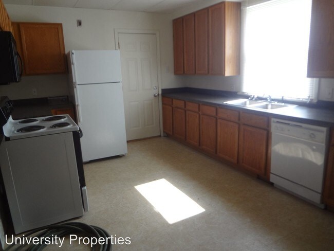 Foto del edificio - 5 br, 2.5 bath Room For Rent - 1320 Parkside