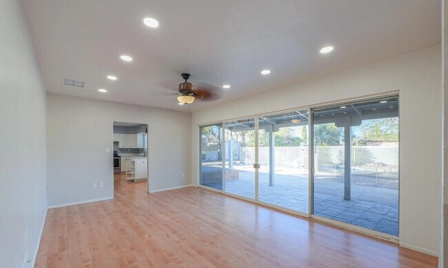 Foto del edificio - 714 E 10th St