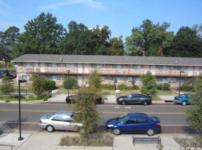 Building Photo - University Apartments