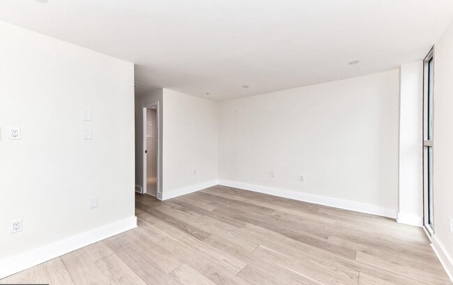Building Photo - 2500 N Van Dorn St