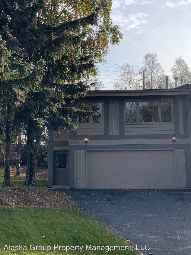 Primary Photo - 3 br, 2.5 bath House - 2042 Crataegus Ave