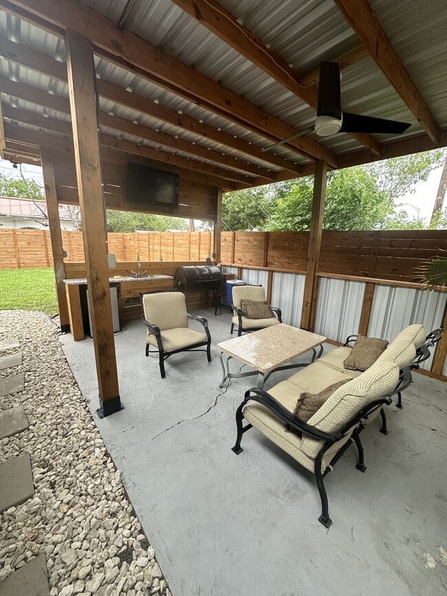 Foto del edificio - 735 Sprucewood Ln
