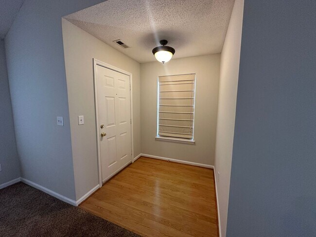 Foto del edificio - Move-In Special: $200 off 1st full months rent with a lease starting in February 2026 : Call Aman...