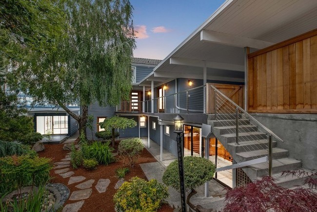 Foto del edificio - 3129 Alki Ave SW