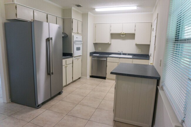 Foto del edificio - 1225 Parktown Dr