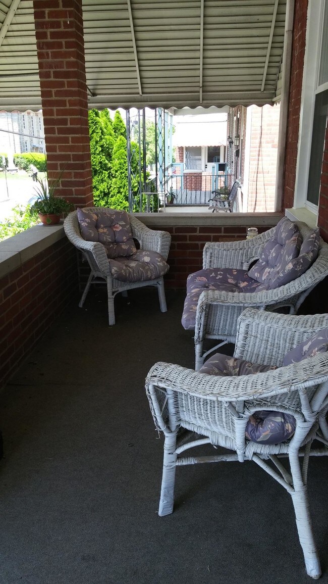 Foto del edificio - 1613 W 10th St