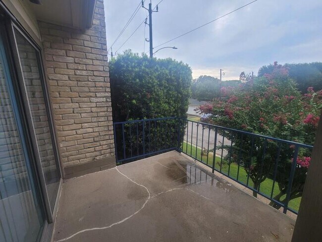 Foto del edificio - 7076 N Holiday Dr