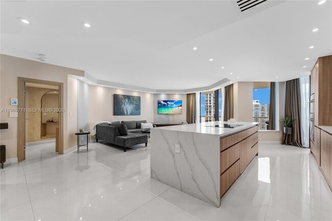 Foto del edificio - 20191 E Country Club Dr