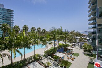 Building Photo - 13700 Marina Pointe Dr