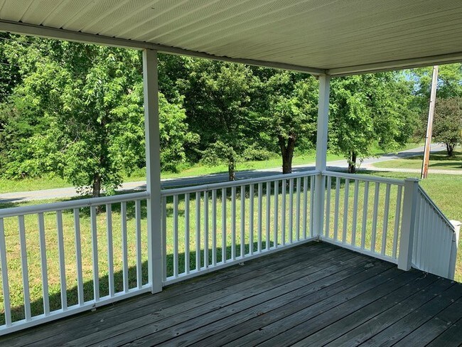 Building Photo - 1022 Oak Manor Dr