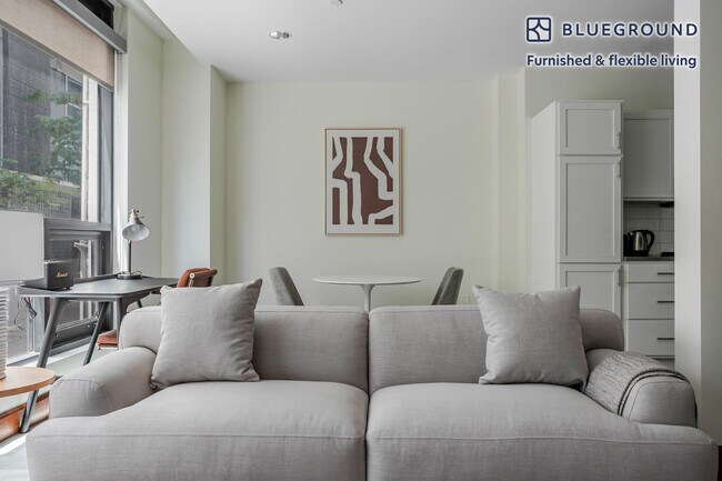 Foto del edificio - 110 W Ocean Blvd