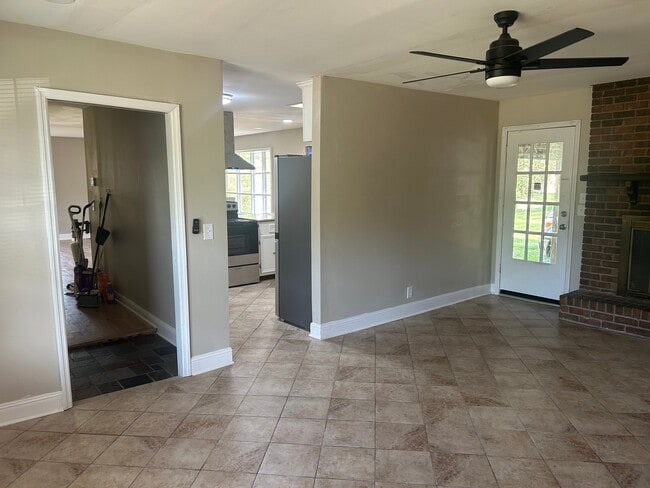 Building Photo - 403 E Northfield Blvd