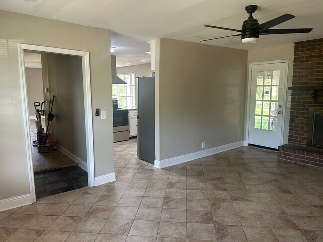 Foto del edificio - 403 E Northfield Blvd