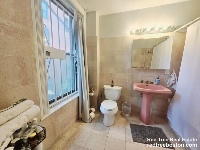 Foto del edificio - 429 Marlborough St