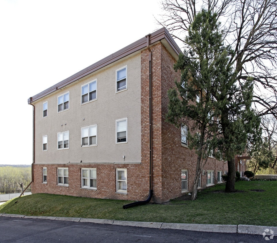 Building Photo - 1560 Willis Ave