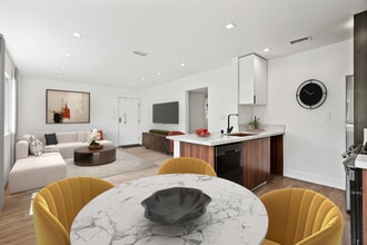 Building Photo - 701 N Hill Pl