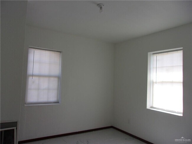 Foto del edificio - 5 Mile Line Rd