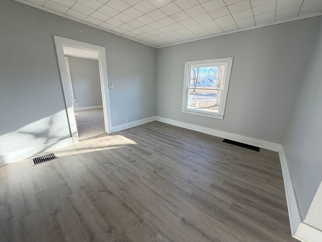 Building Photo - 3 Bedroom 1 bathroom for rent!