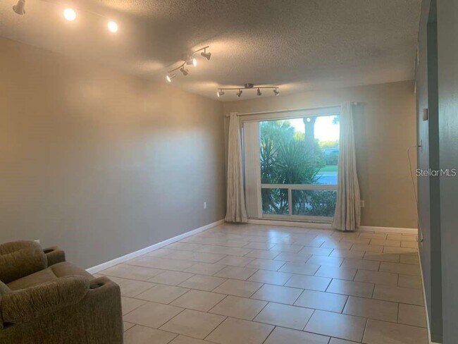 Foto del edificio - 1420 70th St N