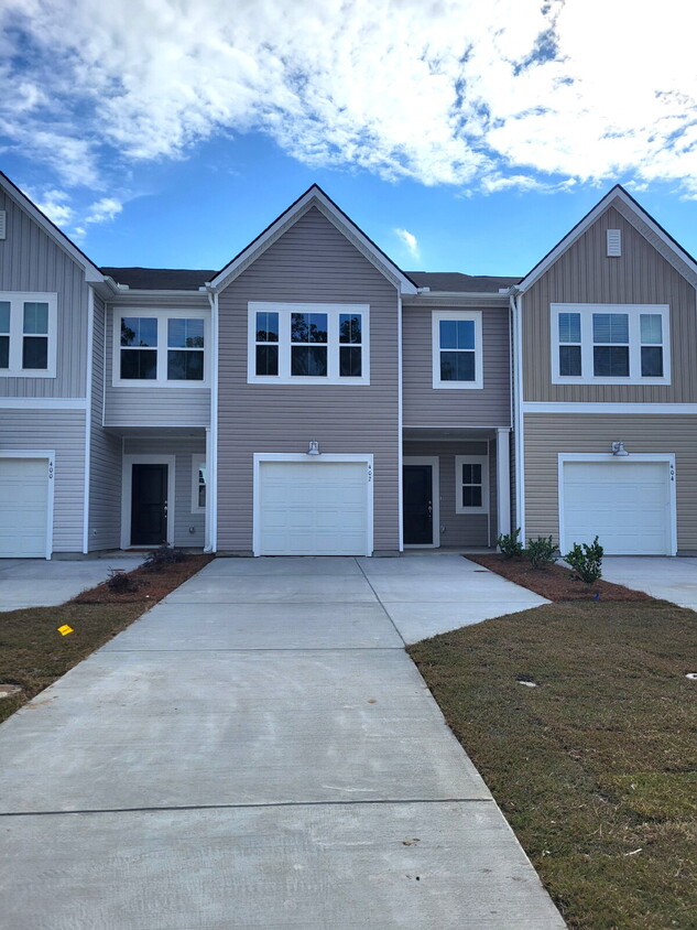 Foto principal - "Brand New 3-Bed Home with 2.5 Baths on Tiliwa Street – Your Summerville Sanctuary Awaits!"