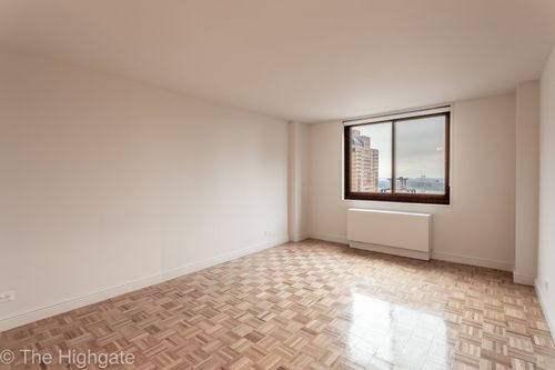 Building Photo - 182 E 95th St