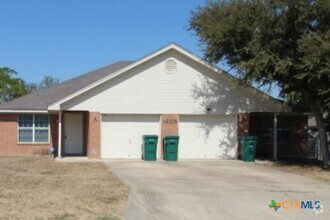 Building Photo - 1605 Yuma Trail