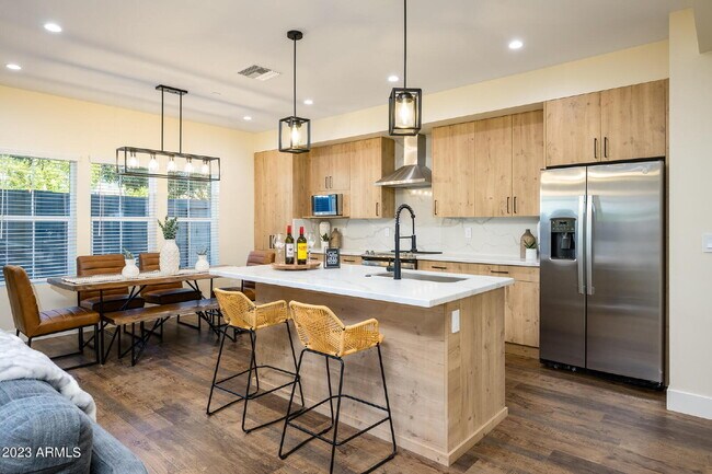 Foto del edificio - Exclusive Urban Sanctuary—Sophisticated Townhouse in Vibrant Phoenix