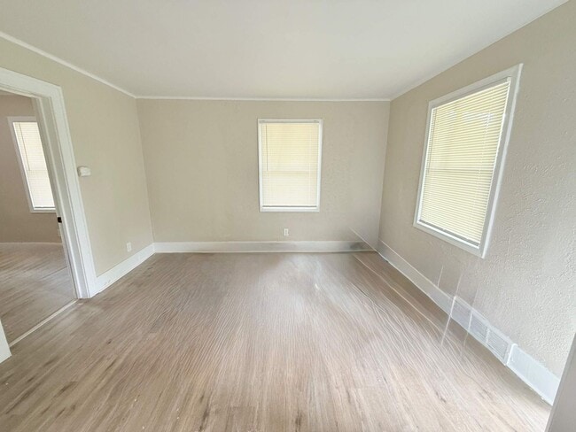 Building Photo - This beautifully updated 2-bedroom, 1-bath single-family home is ready for move-in!