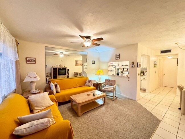 Building Photo - 3040 Lake Osborne Dr