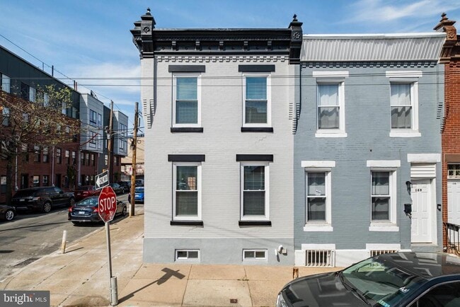 Building Photo - 171 W Palmer St