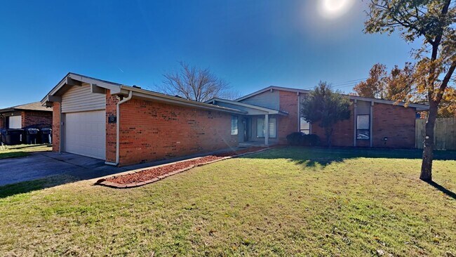 Building Photo - 4 Bedroom 2 Bathroom 2 Car Garage Home wit...