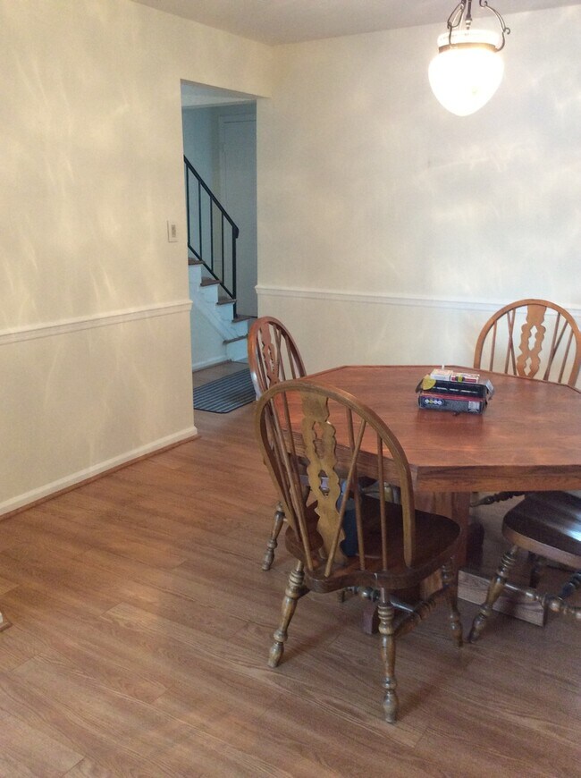 Foto del edificio - Spacious Townhouse Recently Updated
