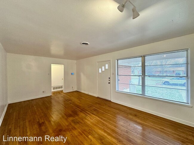 Building Photo - 3 br, 1.5 bath House - 2309 Sunny Lane