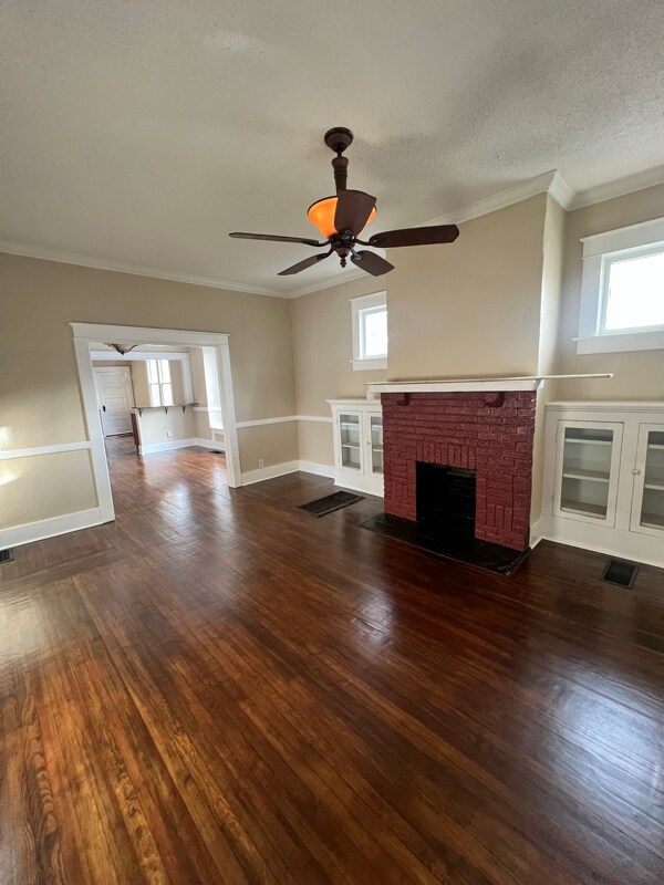 Building Photo - 1994 Manila Ave