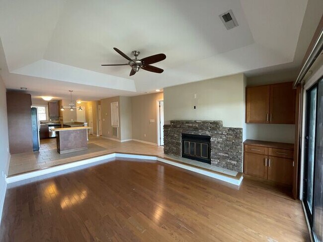 Building Photo - Great condo with Lake Wylie views!