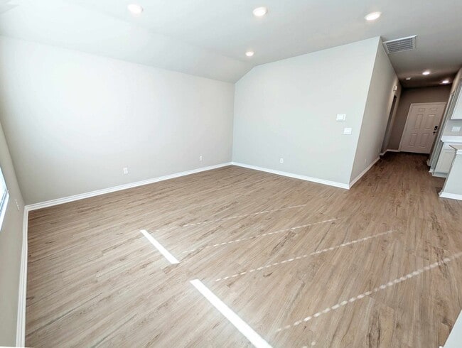 Photo - Newer 3/2 in Mustang Schools House