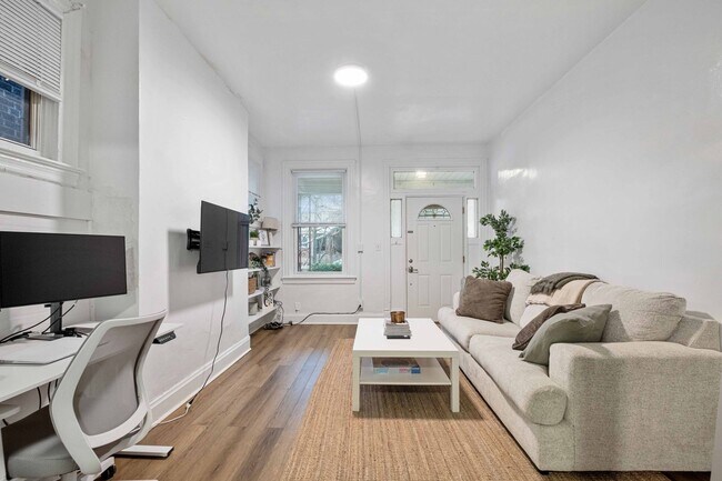 Foto del edificio - 2230 Tilbury Ave