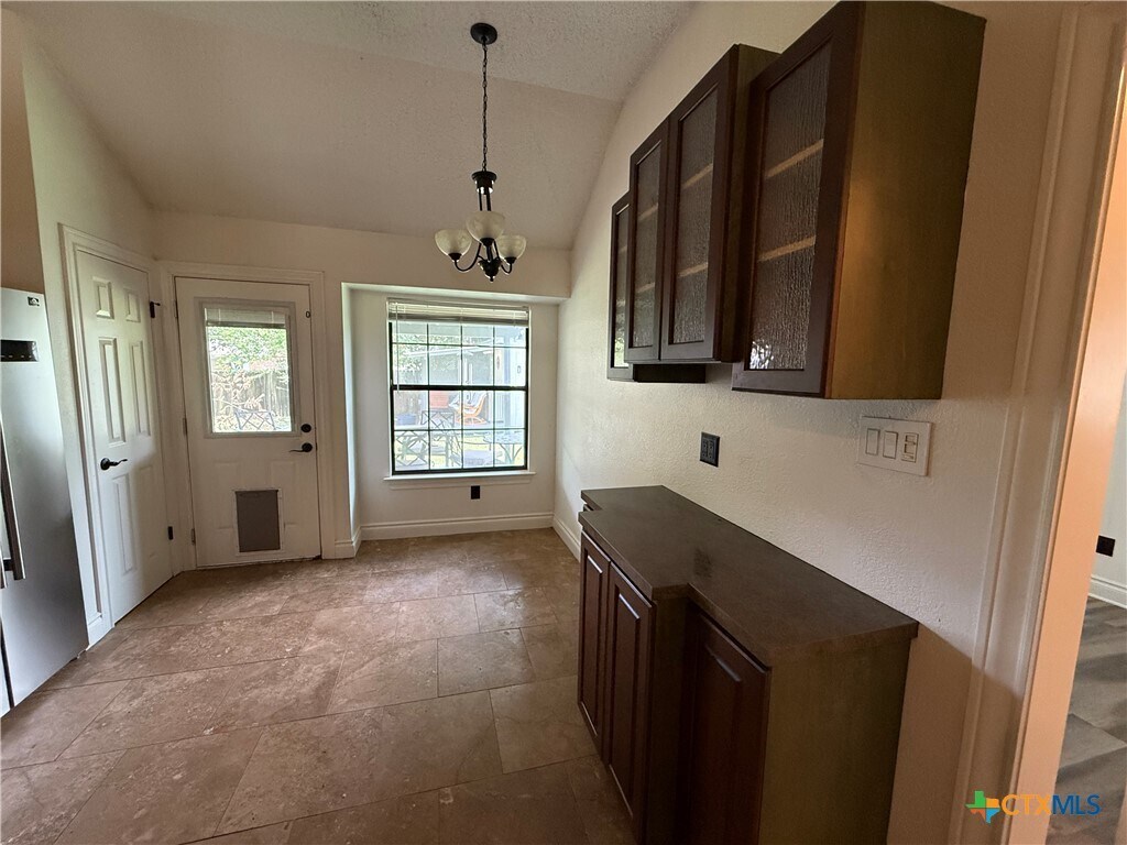 Foto del edificio - 702 Spring Hollow Dr