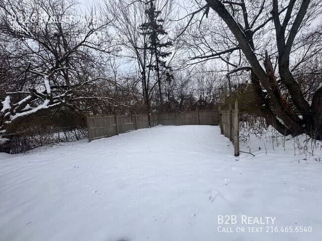 Foto del edificio - 9326 Fuller Ave