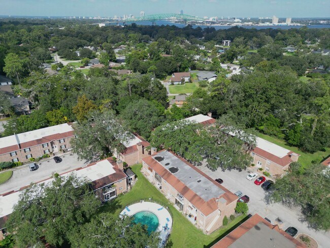 Foto del edificio - Spacious 3Bed/2Bath Condo in Colonial Point!
