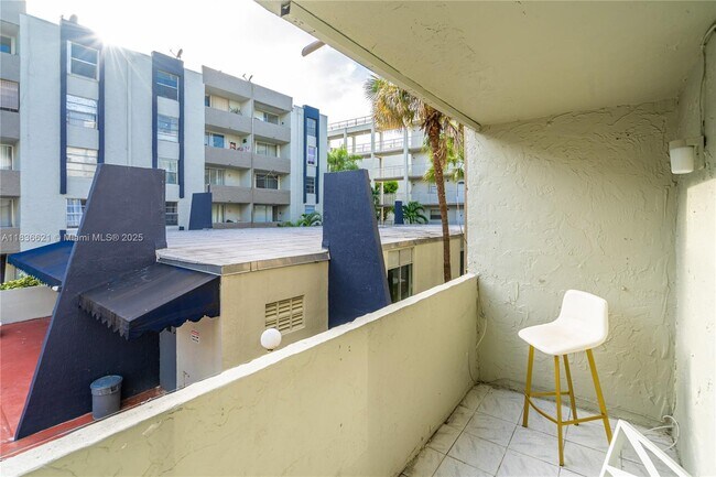 Foto del edificio - 10000 NW 80th Ct