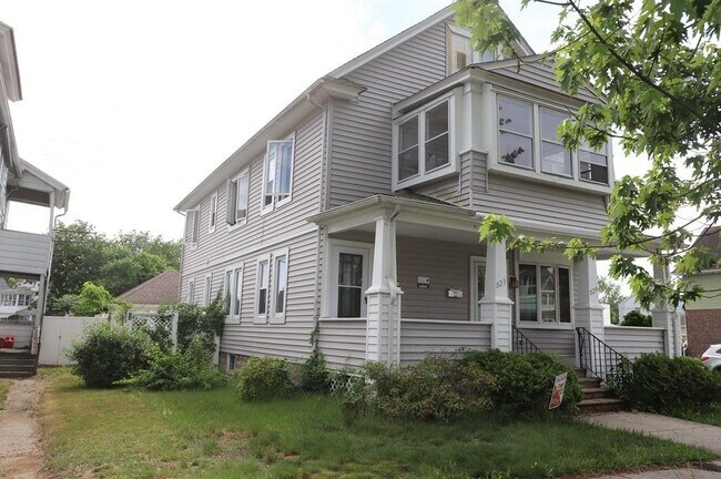 Foto del edificio - 527 Springfield St